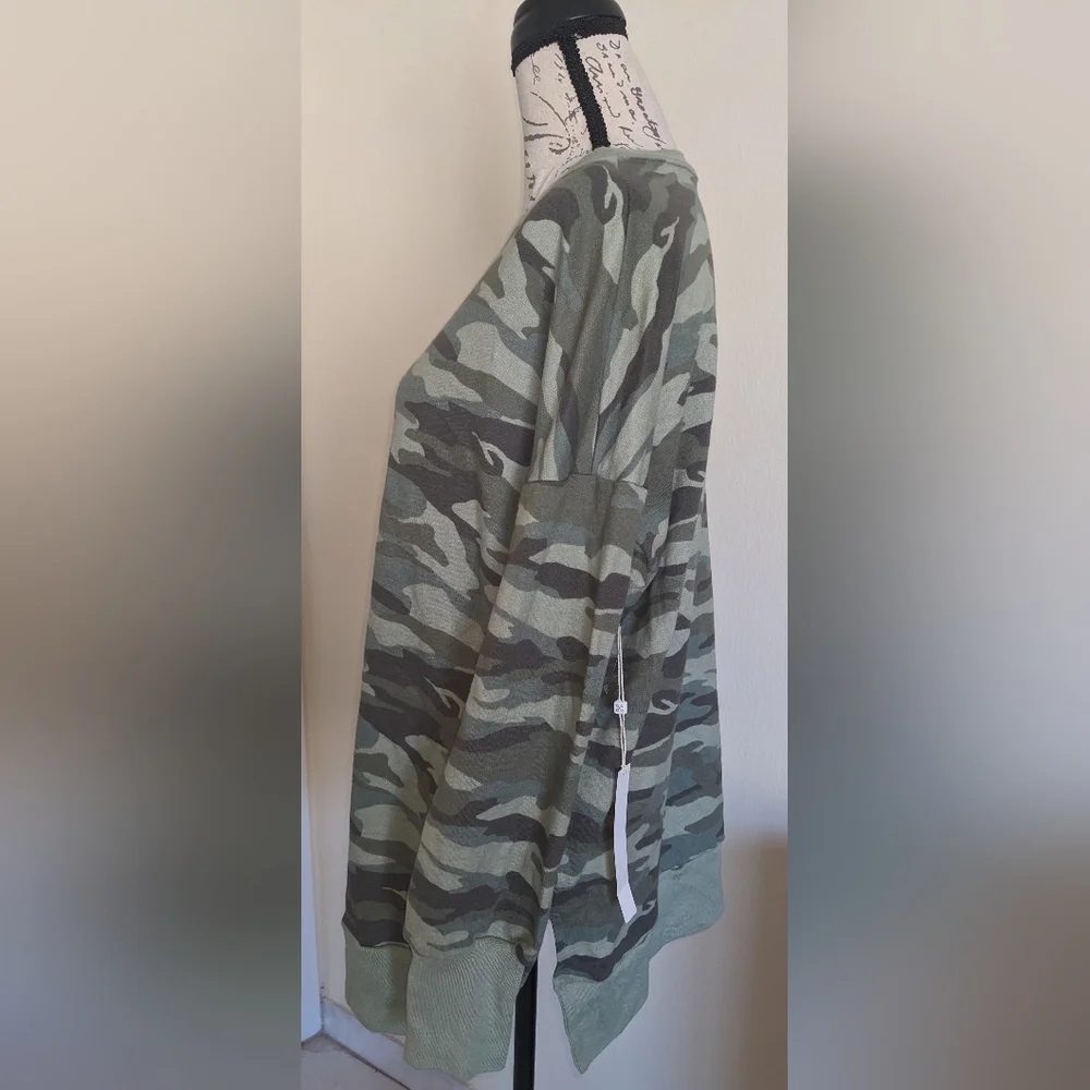 NWT CASLON Women's Camo Print Oversized Sweater Size Medium - Picture 4 of 6